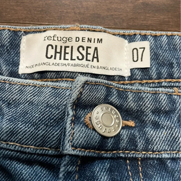 Refuge Denim Chelsea Short Women’s Size 7 with Butterfly Print - Picture 4 of 7